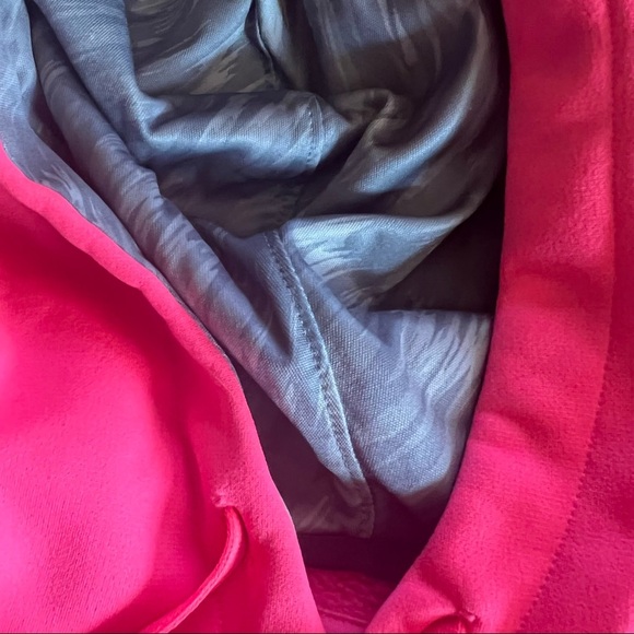 💚Under Armor hoodie - Picture 7 of 7